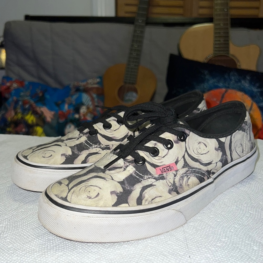 VANS BLACK WHITE ROSE WOMEN’S 7.5